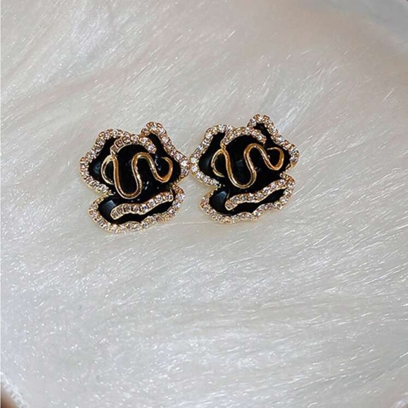 BRAND NEW🖤Vintage French Design Luxurious Rhinestone Floral Stud Earrings - Picture 3 of 5